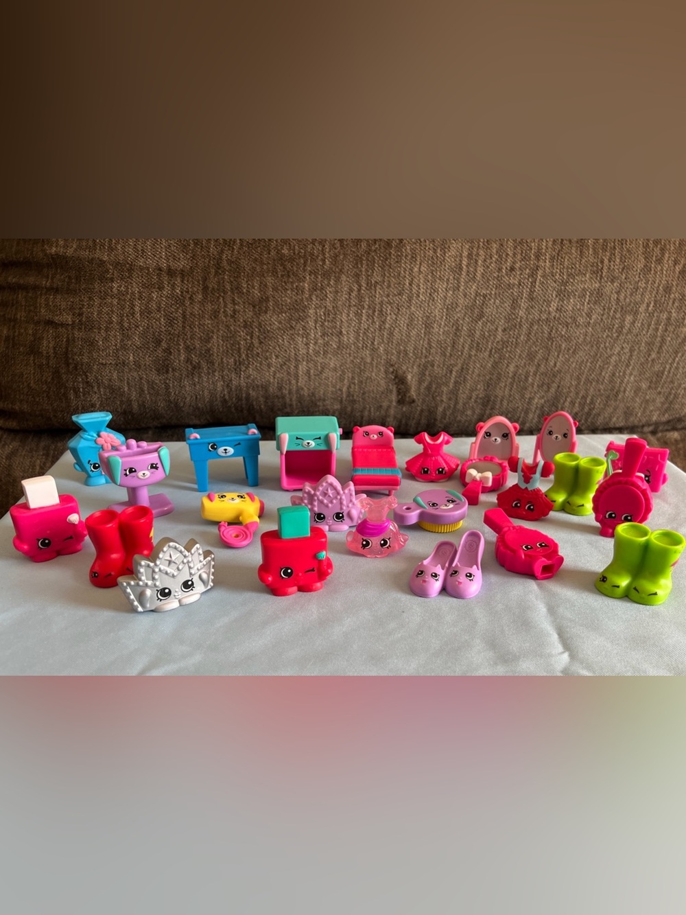 Shopkins Happy Places Toy Lot - Furniture & Vanity Petkins Accessories (22pc)